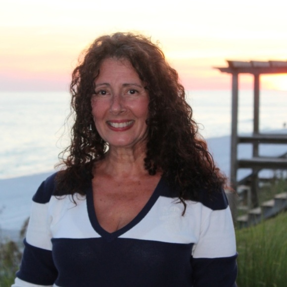 Meet your Posher, Lauralyn - Picture 3 of 3